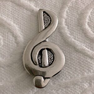 BASIC SPIRIT CANADA Pewter Treble Clef  Magnet